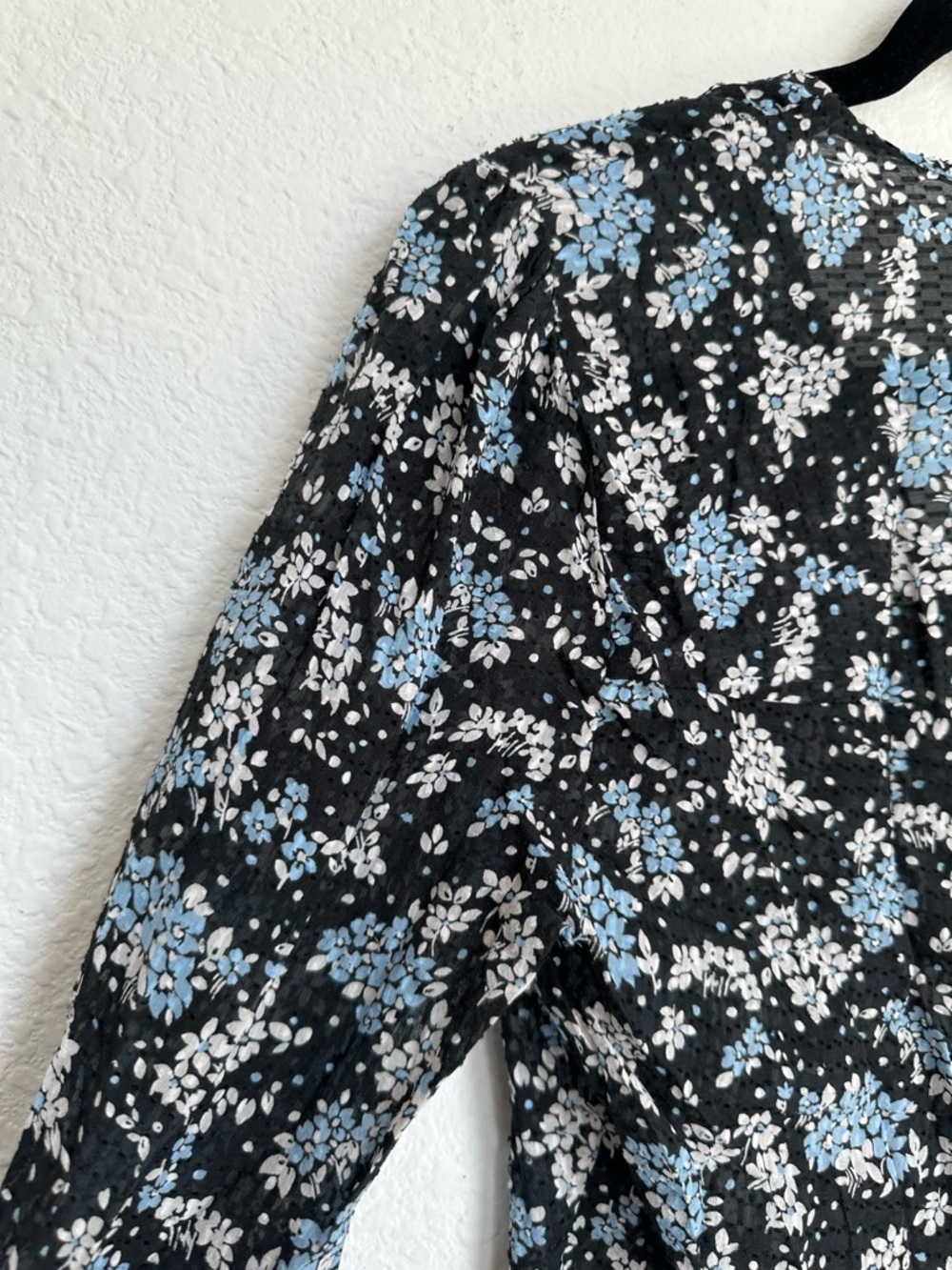 Veronica beard lowell floral blouse silk V-neck long sleeve top size 4 - Picture 12 of 16